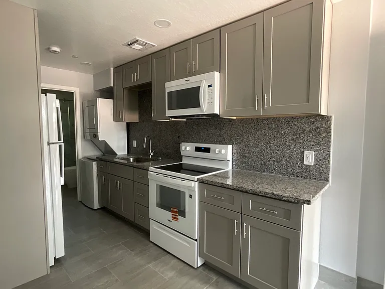733 E Garfield St #2 — Photo 3