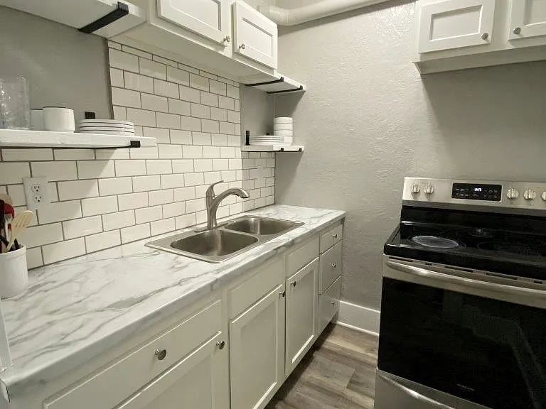 546 Dakota Ave S #1 — Photo 3