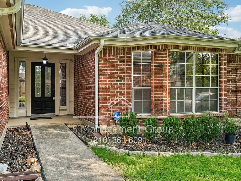 14343 Markham Gln — Photo 4