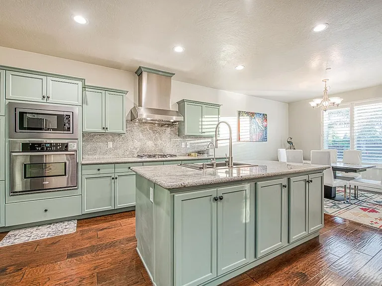 10509 N Sierra Vista Ave — Photo 9