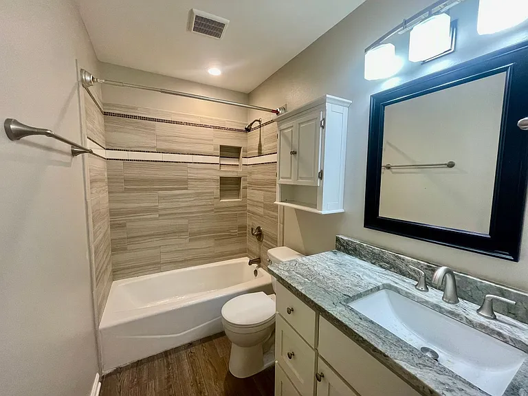 525 S Oak St — Photo 16