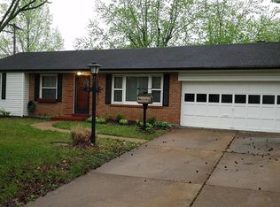 2 Eastleigh Dr, Saint Louis, MO