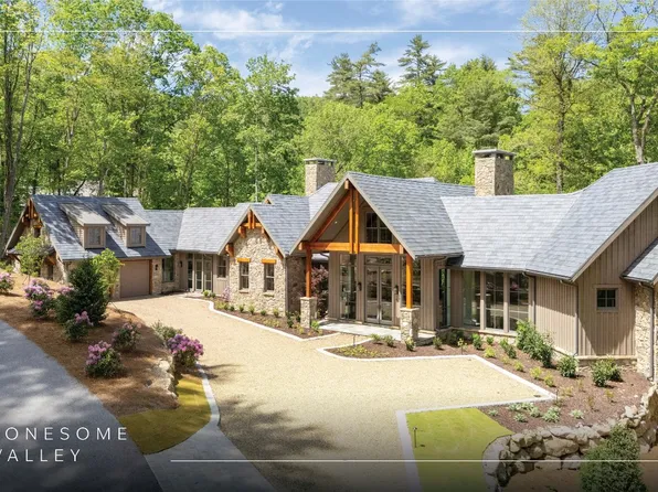 230 Roll Cast Lane, Sapphire, NC 28774