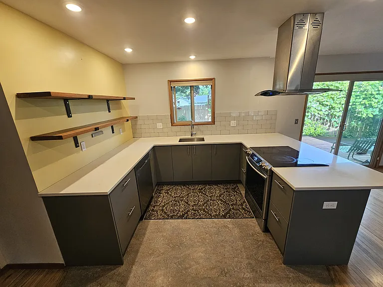 690 SW 130th Ave — Photo 9