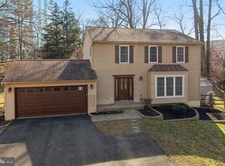 859 Moffett Forge Rd, Herndon, VA 20170