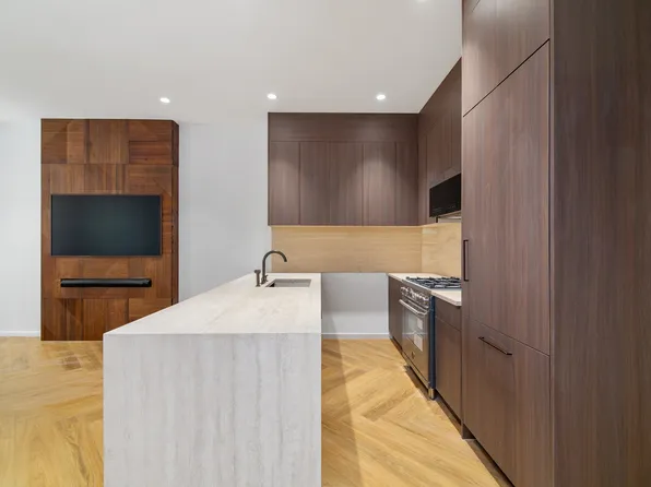 294 Elizabeth Street image 3 of 10