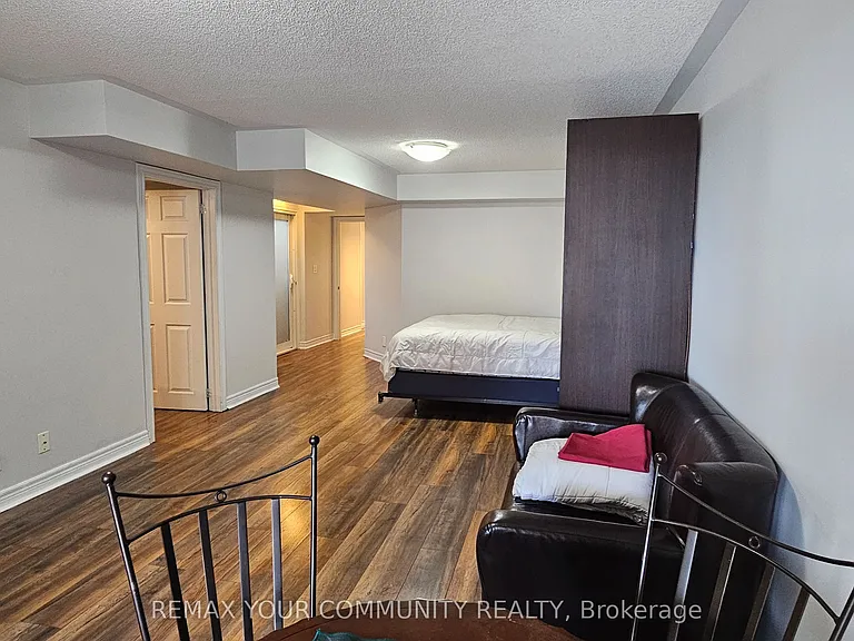 46 Courtland Cres #BASEMENT — Photo 17