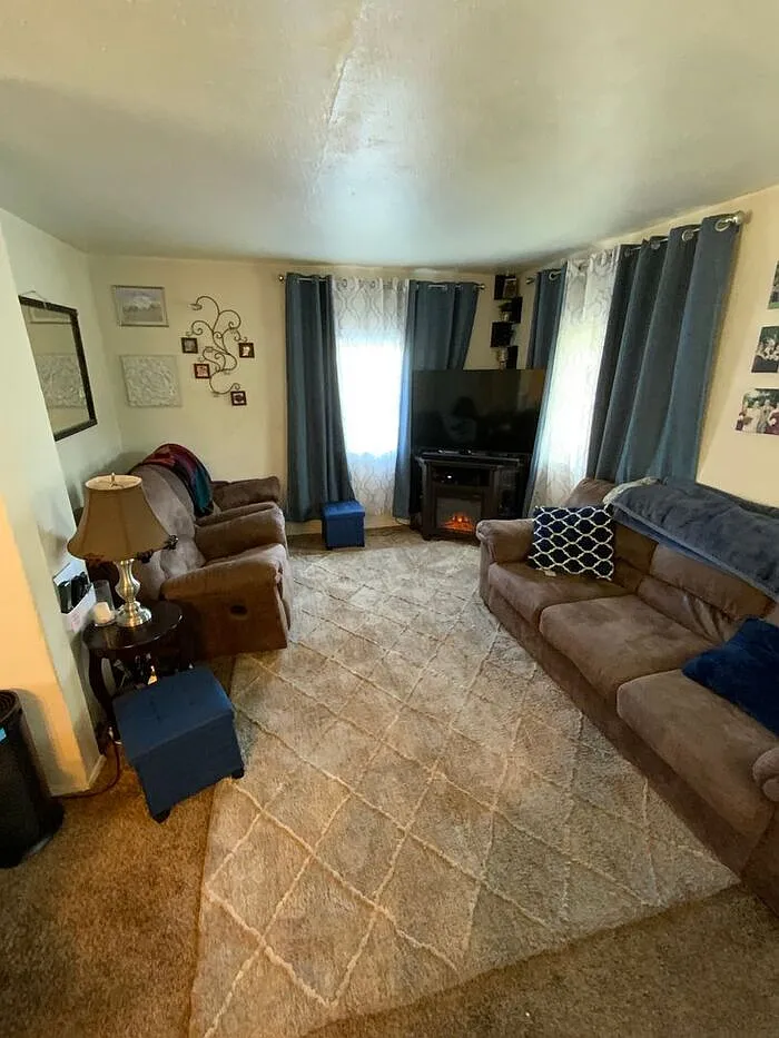3 bed, 2.0 bath, 1700 sqft, $2,250 — Photo 2