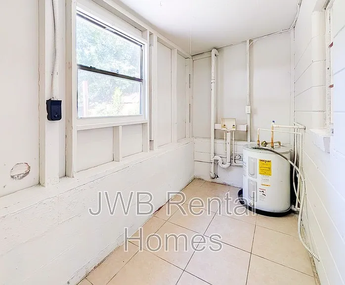 3232 Dellwood Ave — Photo 8