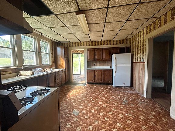 3rd image of 1070 South Ave