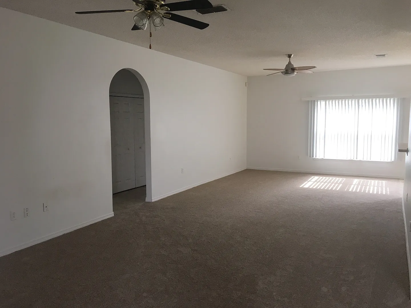 3 bed, 2.0 bath, 1616 sqft, $2,050 — Photo 2