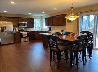 104 Crestview Ct, Lansing, KS 66043