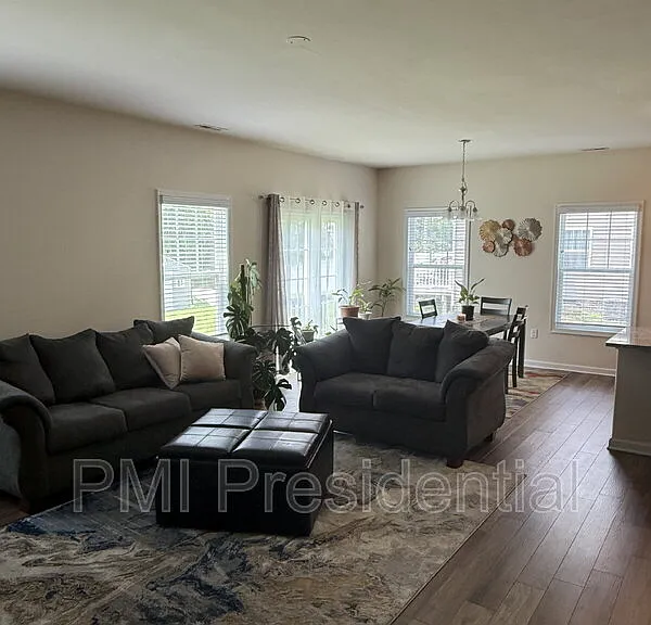 7044 Hepworth Dr — Photo 4