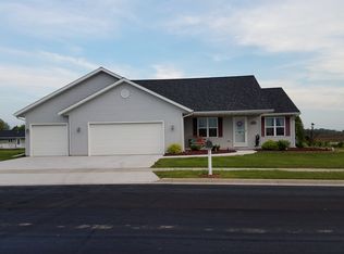 992 Brummel Trl, Cedar Grove, WI 53013