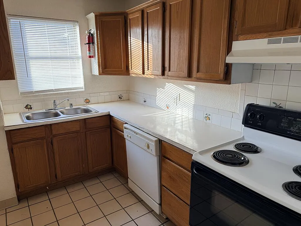 2 bed, 1.0 bath, 850 sqft, $1,200 — Photo 4
