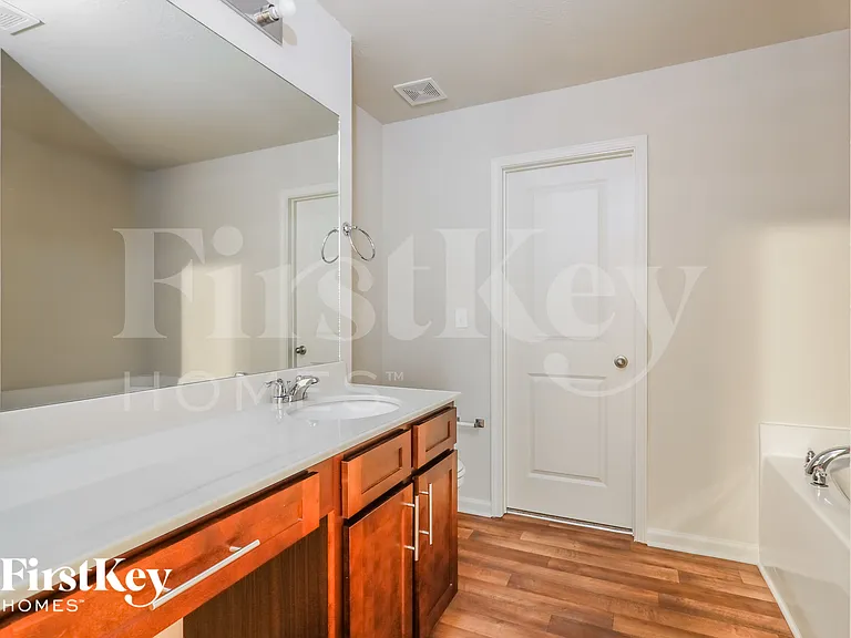 323 Darling Ln — Photo 8