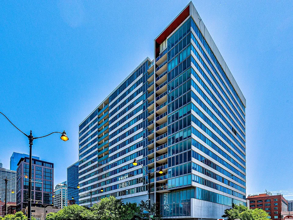 659 W Randolph St #810