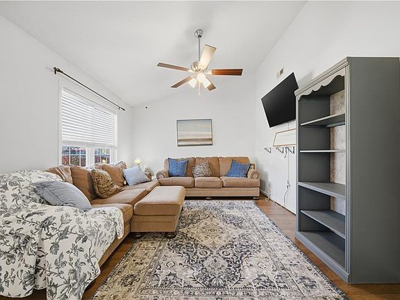 2nd image of 107 Old Oak Rd