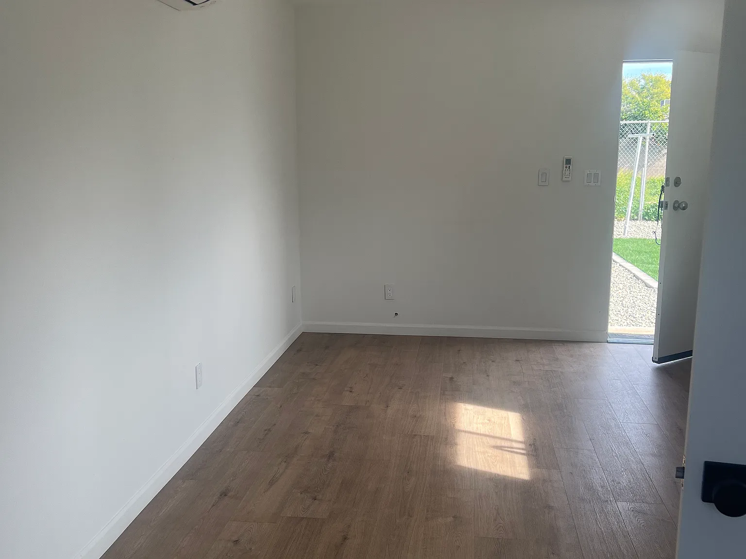 Studio, 744 sqft, $1,100 — Photo 4