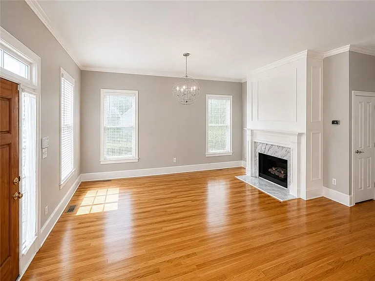 479 Woodward Ave SE — Photo 8