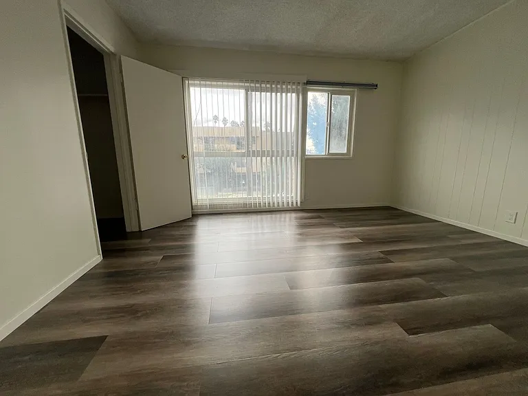 741 S Hobart Blvd — Photo 13