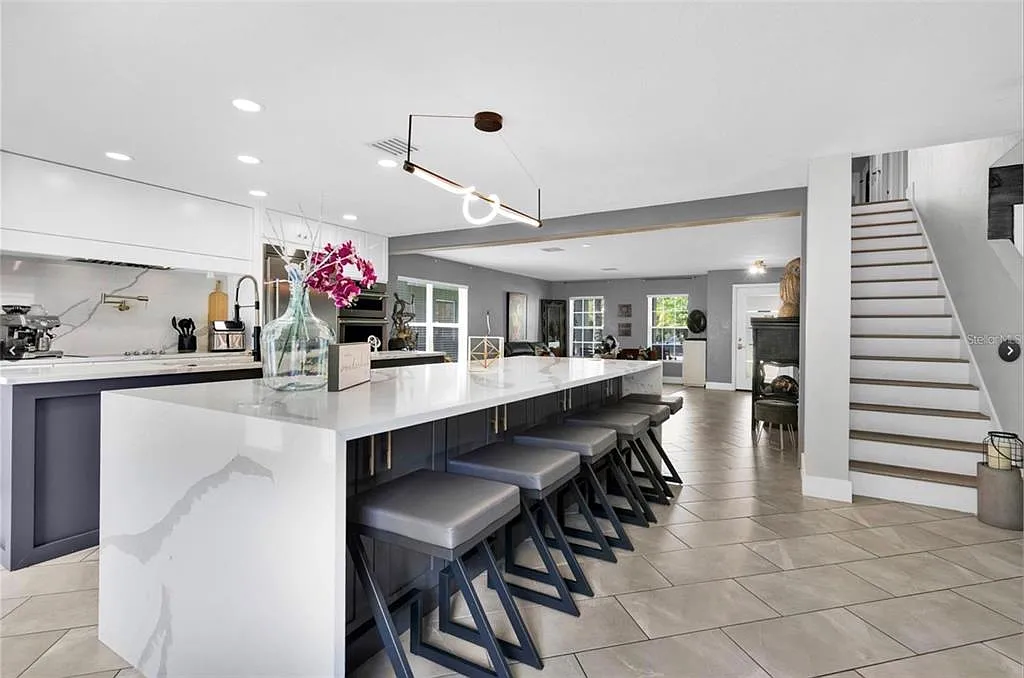 6 bed, 4.0 bath, 3219 sqft, $4,000 — Photo 4