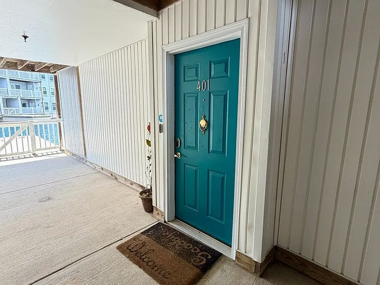 401 Waters Edge Dr — Photo 3