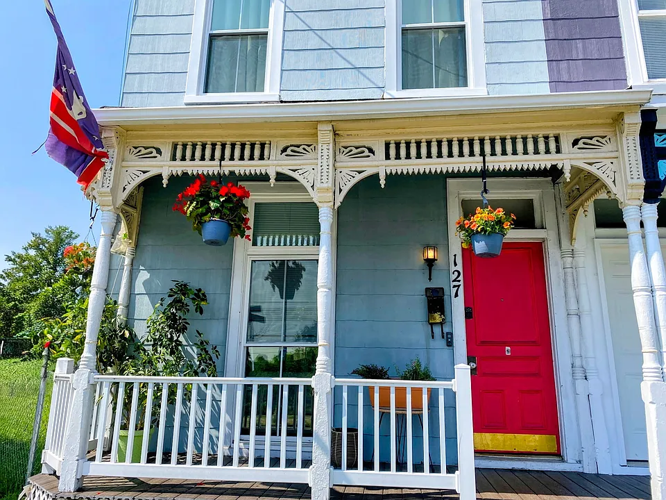 127 W Jackson St