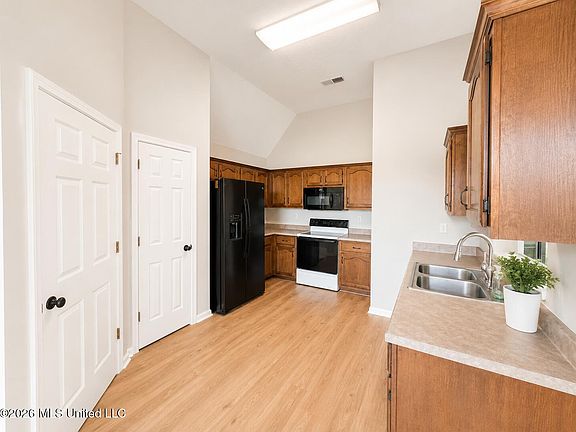 5th image of 9015 Ontario Dr