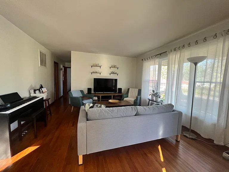 411 N Hillsdale Dr — Photo 24
