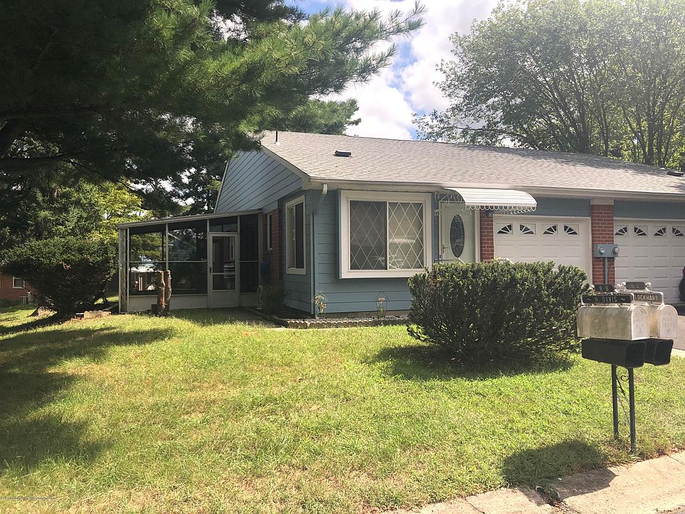 1st image of 8 Carteret Ln #A