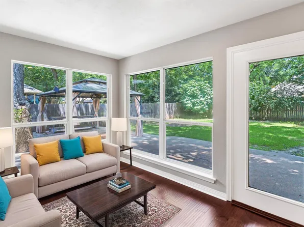 8921 N Longwood Dr, Granbury, TX 76049