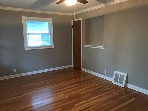 3rd image of 9721 Calumet Dr