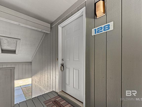 4th image of 128 W Satsuma Ave #128