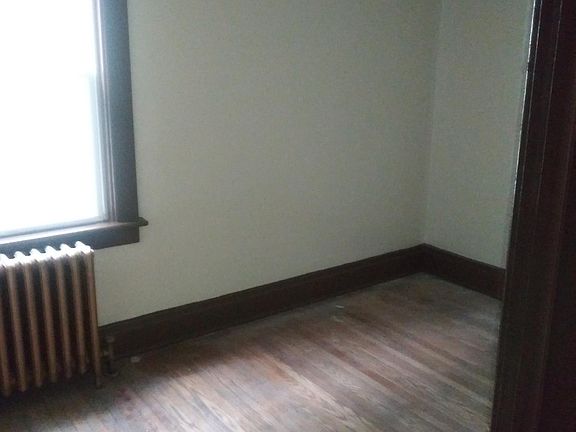 4th image of 176 Newfield St