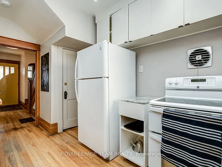 995 Gladstone Ave — Photo 14