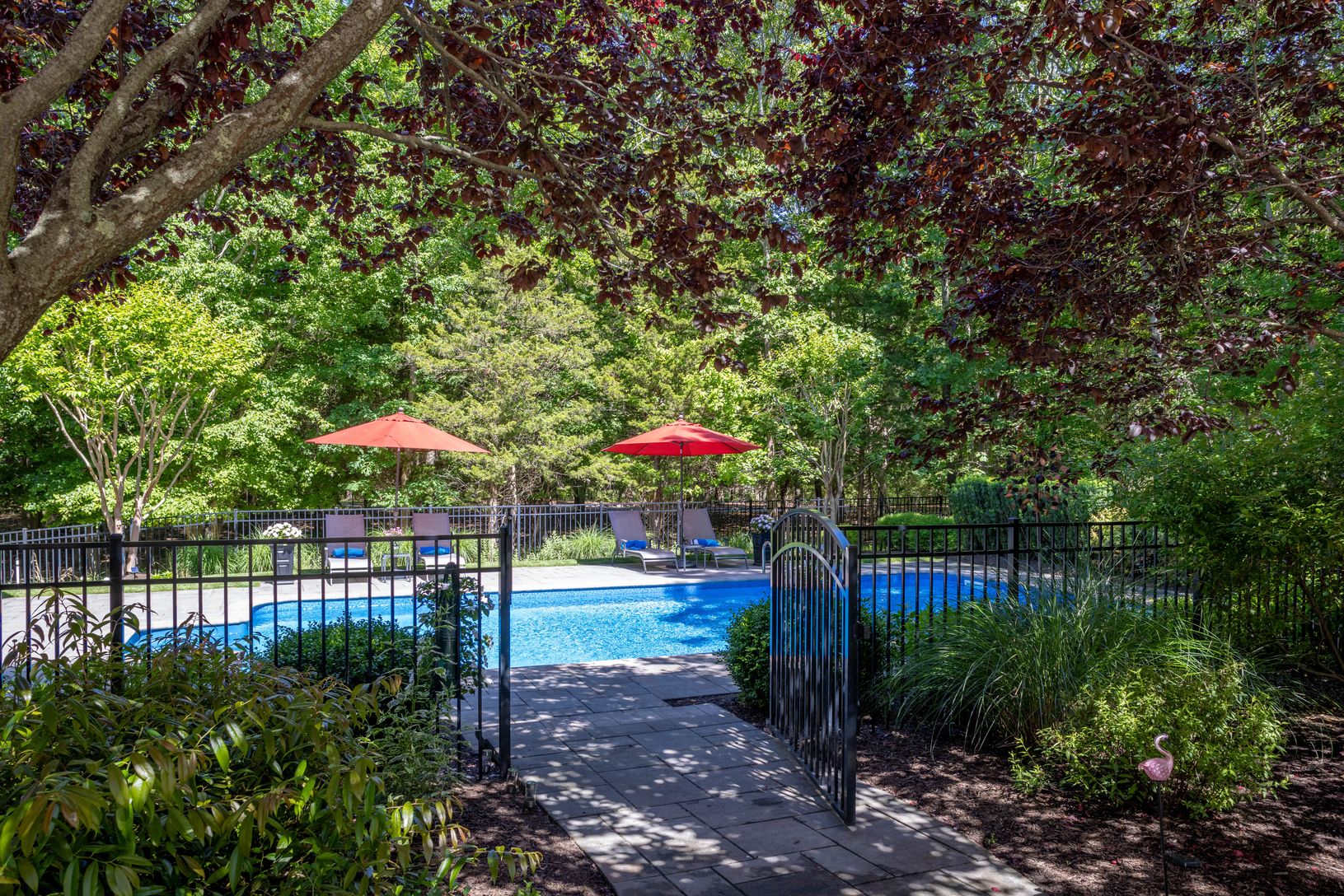  fenced pool