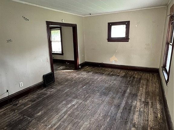 4th image of 421 McGowan St