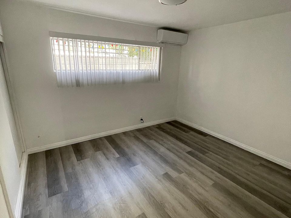 2nd image of 370 S Los Robles Ave #B
