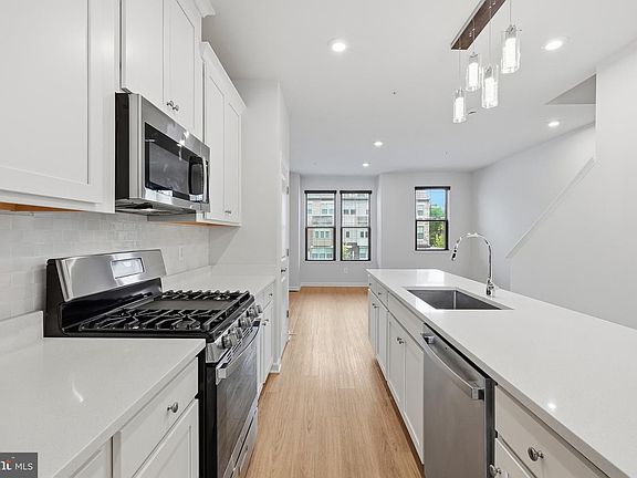 3rd image of 12602 Canopy Ave