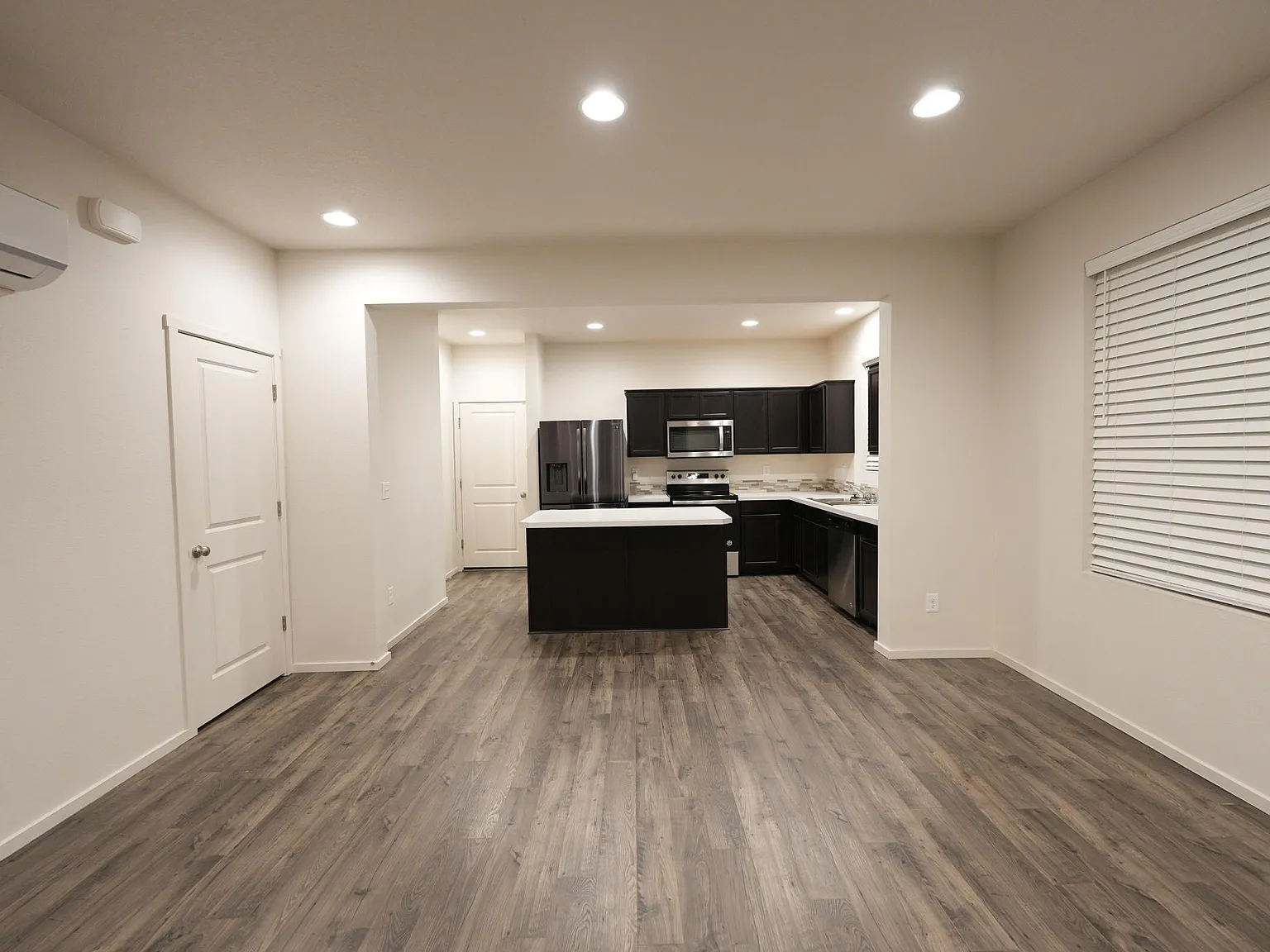 3 bed, 2.5 bath, 1603 sqft, $2,495 — Photo 3