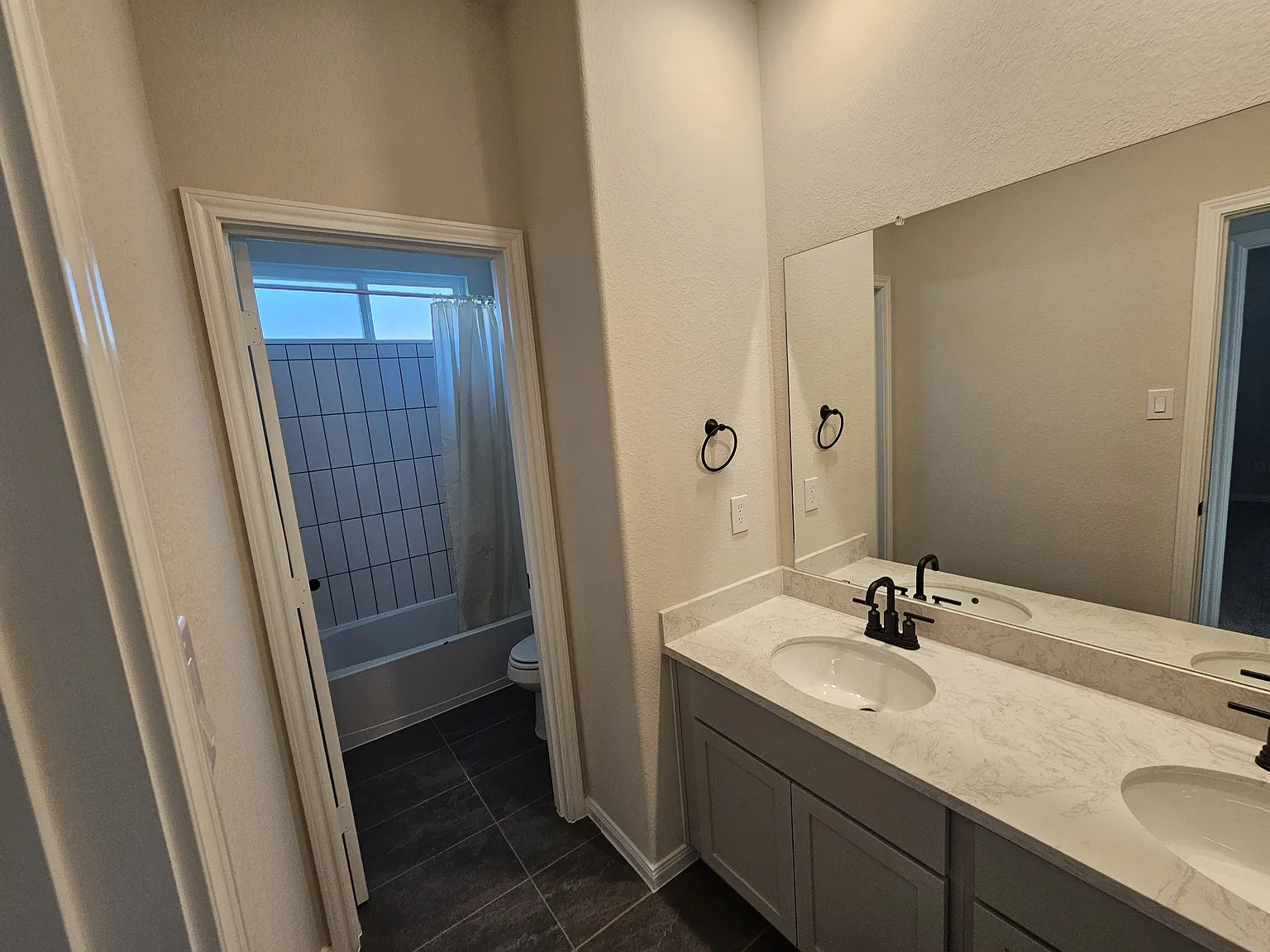 5 bed, 2719 sqft, $550 — Photo 4