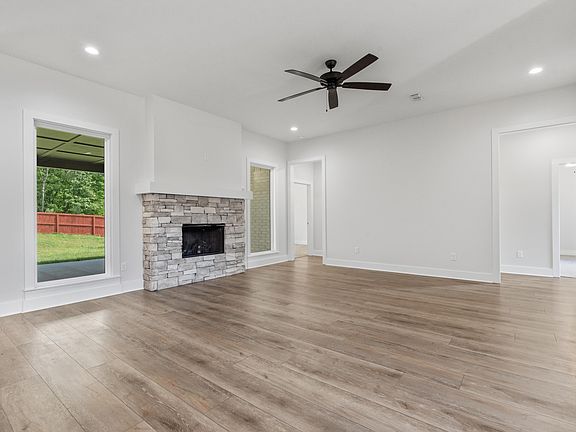 4th image of 130 Shepherd Loop Dr