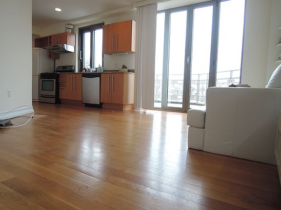 4th image of 3205 41st St