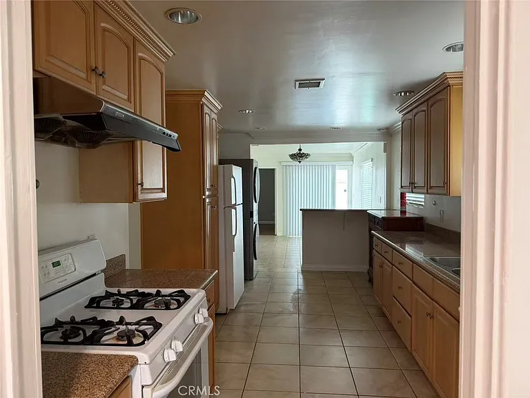 6137 Camellia Ave — Photo 4