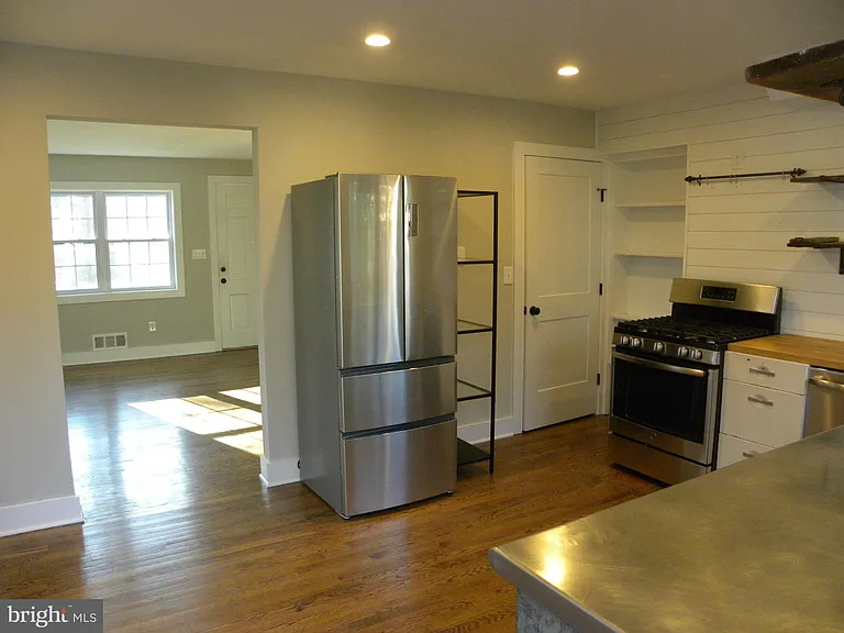 609 Ramsey St — Photo 6