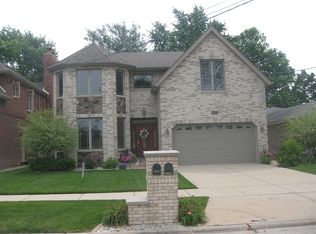 9025 S Nashville Ave, Oak Lawn, IL 60453