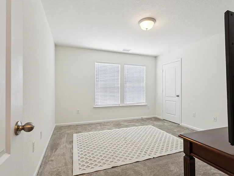 129 Corcoran Ln — Photo 21