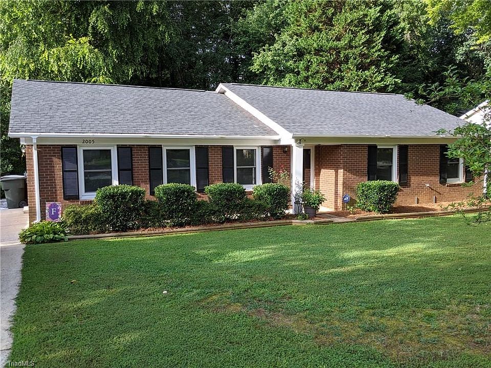 2nd image of 2005 Fawnbrook Dr