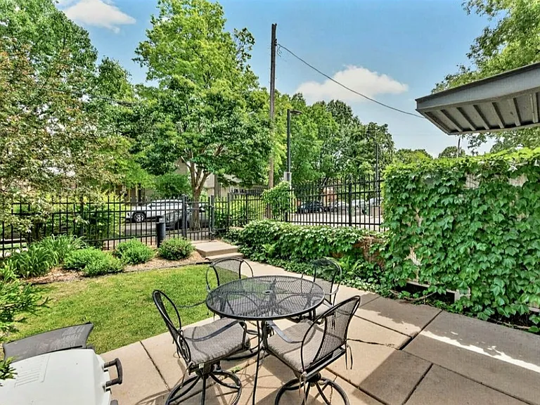 111 E Franklin Ave #109 — Photo 2